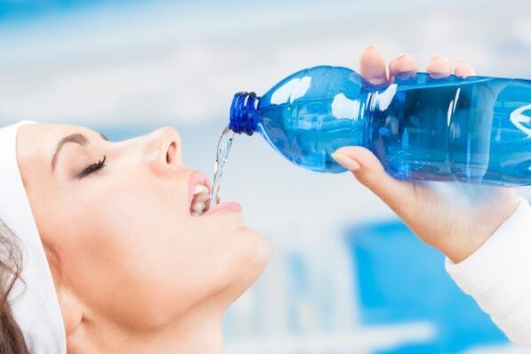 You can get rid of 5 kg of excess weight per week by drinking plenty of water. 