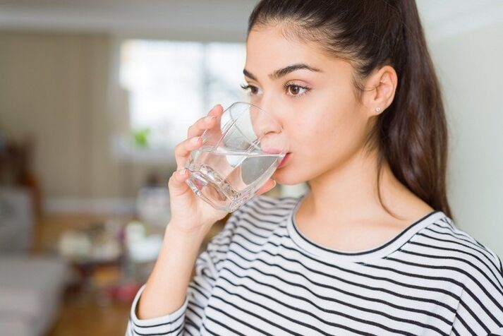 Regular consumption of clean water is the key to successful weight loss of up to 10 kg per month. 